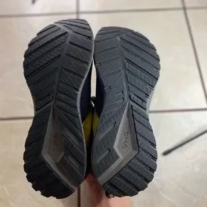 Brooks | Shoes | Brooks Revel 4 13471d054 Running Sneakers  display picture 1